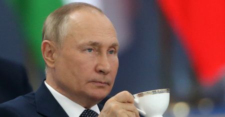 Traktor, meteoryt i kły mamuta. To Władimir Putin dostał na urodziny