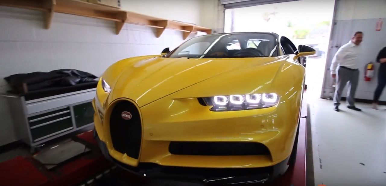 Jak wygląda rozpakowanie Bugatti Chirona? Zaglądamy za kulisy