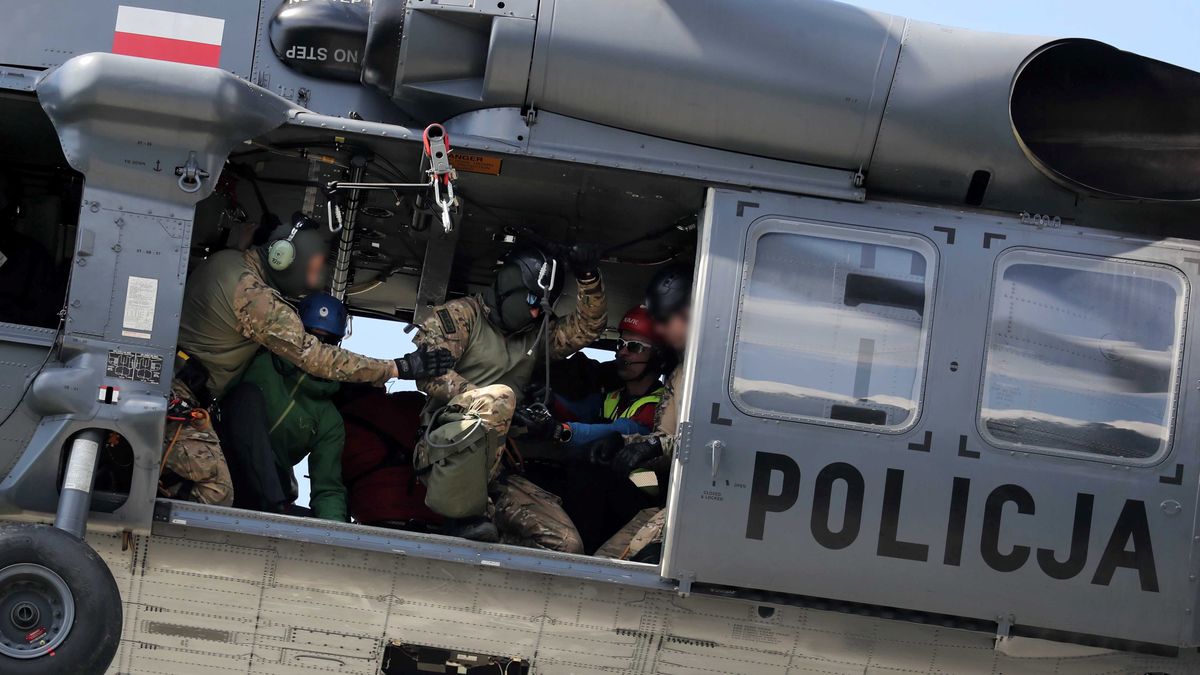 �wiczenia ratowniczeGrzegorz Momotakcja ratownicza, BOA, �wiczenia, �wiczenie, gopr, helikopter, pierwsza pomoc, policja, ratowanie �ycia, ratownictwo, ratunkowa, s�u�by ratownicze, zapora