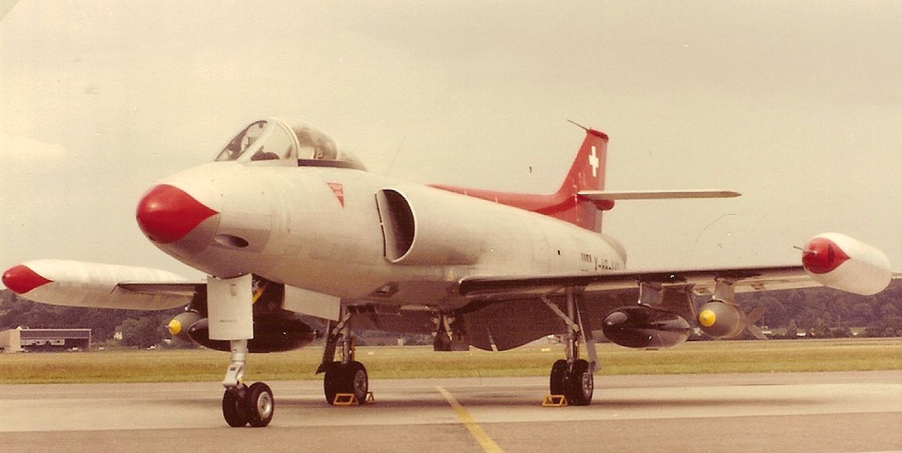 Szwajcarski samolot FFA P-16 (Źródło: Wikimedia Commons, Kobel Lic. CC BY-SA 3.0)