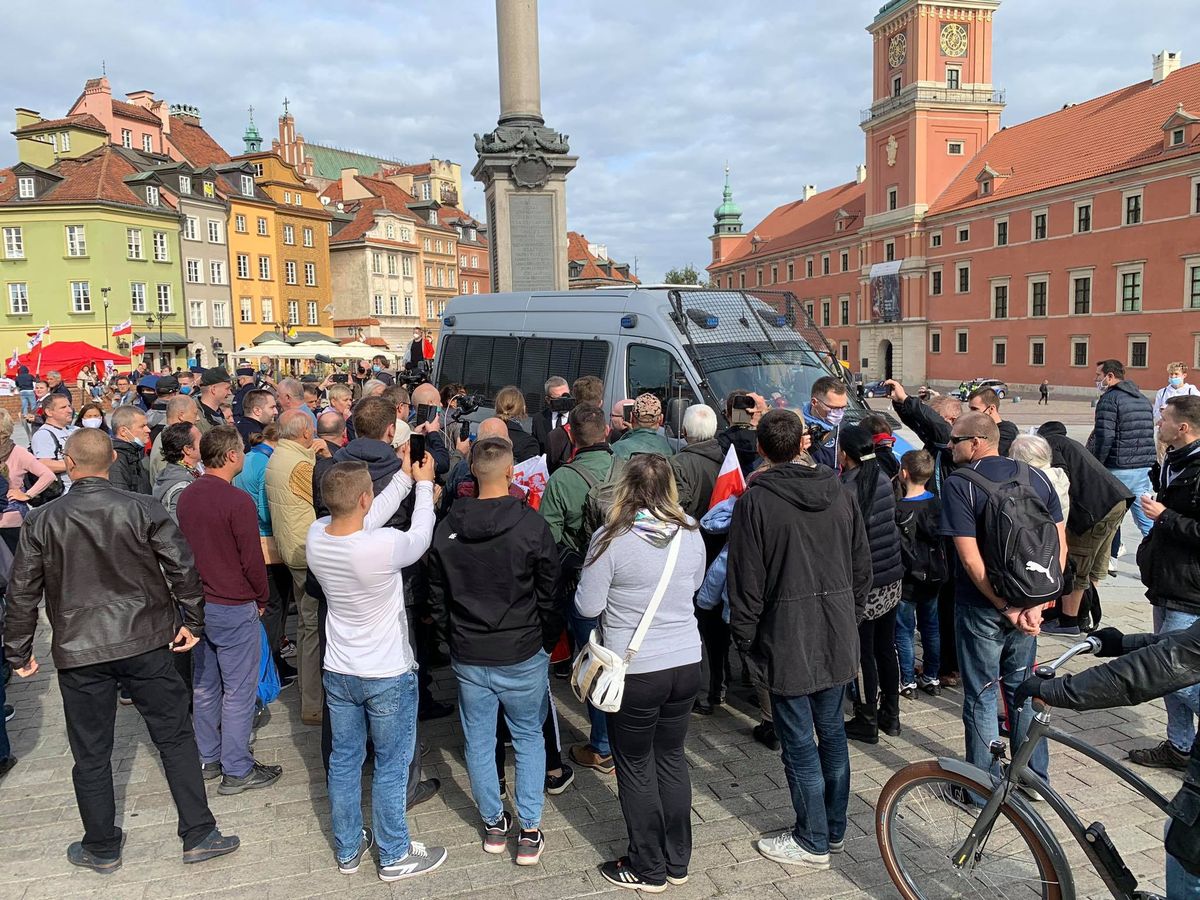 Warszawa. Policja informowała protestujących o obowiązujących zasadach