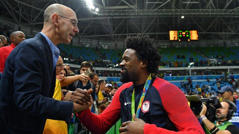 Zdjęcie okładkowe artykułu: AFP / Komisarz NBA Adam Silver kibicował koszykarzom podczas Igrzysk Olimpijskich w Rio de Janeiro