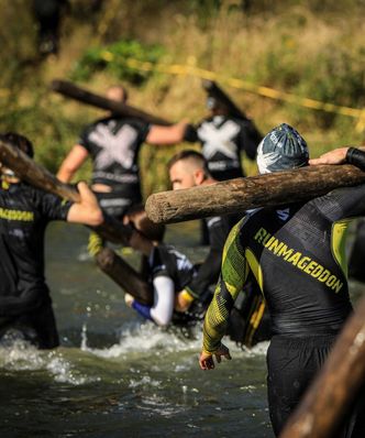 Przeszkodowe manewry, czyli RUNMAGEDDON na Poligonie Pierwszej Brygady Pancernej w Warszawie