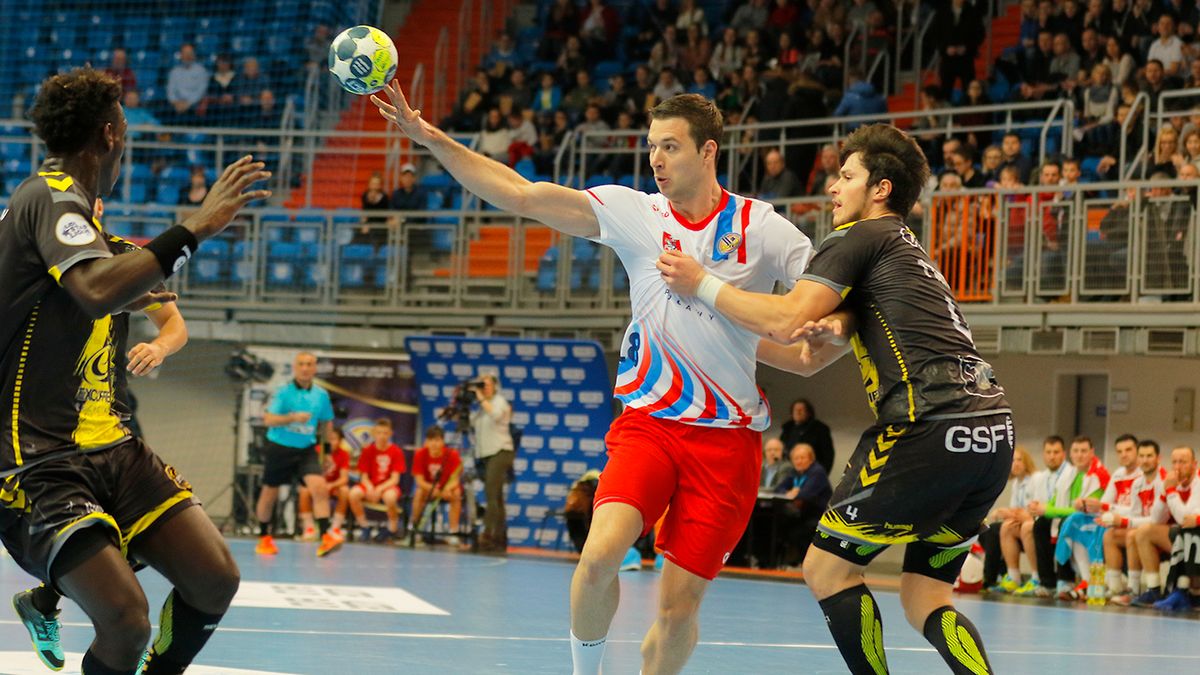 Facebook / KS Azoty Puławy / Na zdjęciu: Marko Panić w barwach Azotów Puławy podczas meczu Pucharu EHF z Chambery
