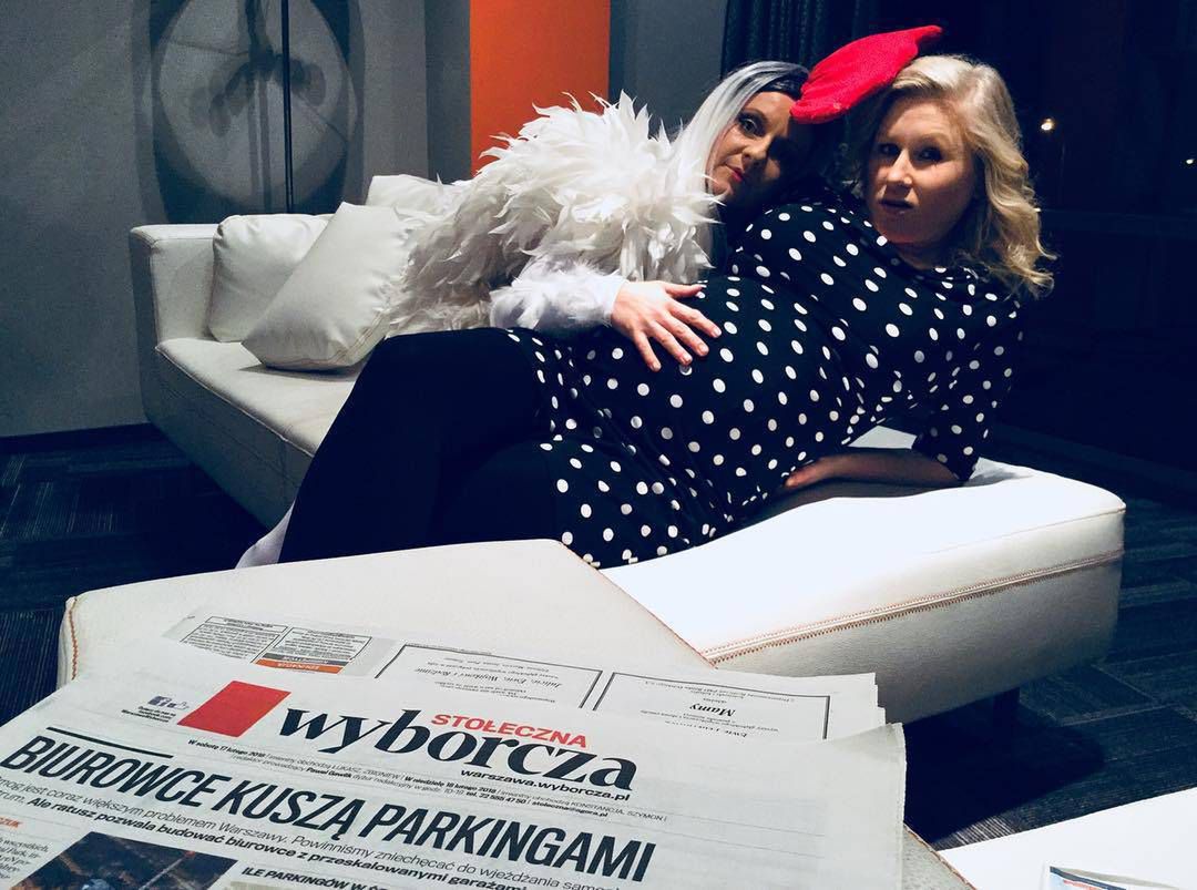 Karolina Piechota kusi ciążowym brzuchem na Showmaxie