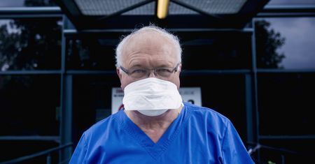 Prof. Simon o niemocy rządu. "Jakieś szaleństwo ogarnęło ten kraj"
