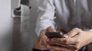 Częste wizyty w toalecie mogą oznaczać poważną chorobę. Eksperci ostrzegają