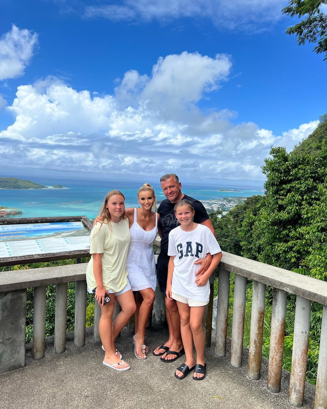 Monika Chwajoł na wakacjach z rodziną