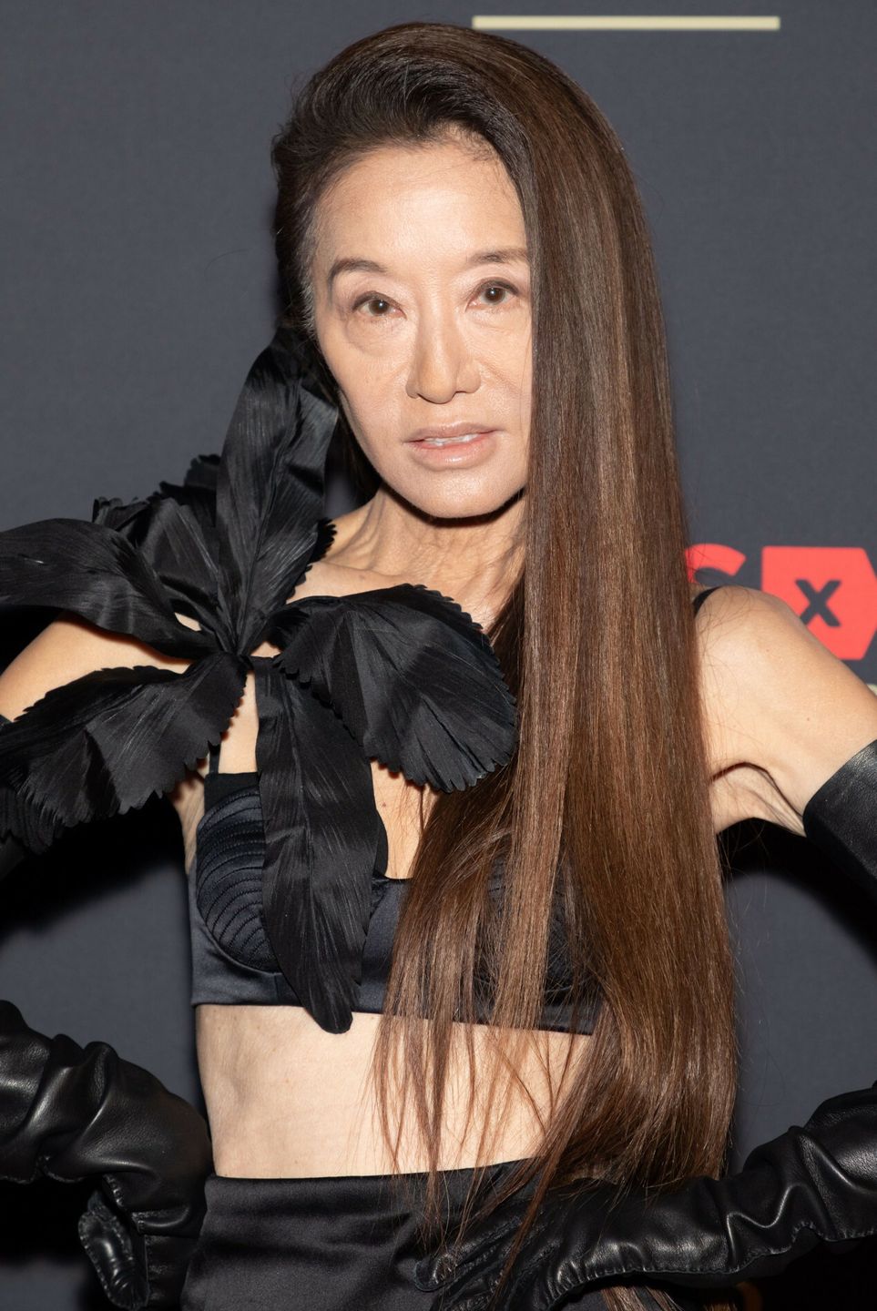 74-letnia Vera Wang pozuje na czerwonym dywanie