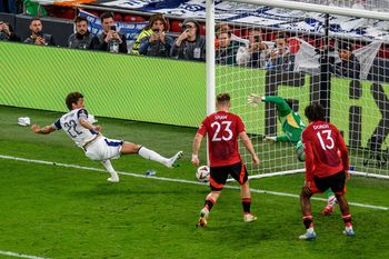 Tottenham zdobył Ligę Europy. Koguty zabrały Manchesterowi resztkę godności – skrót meczu