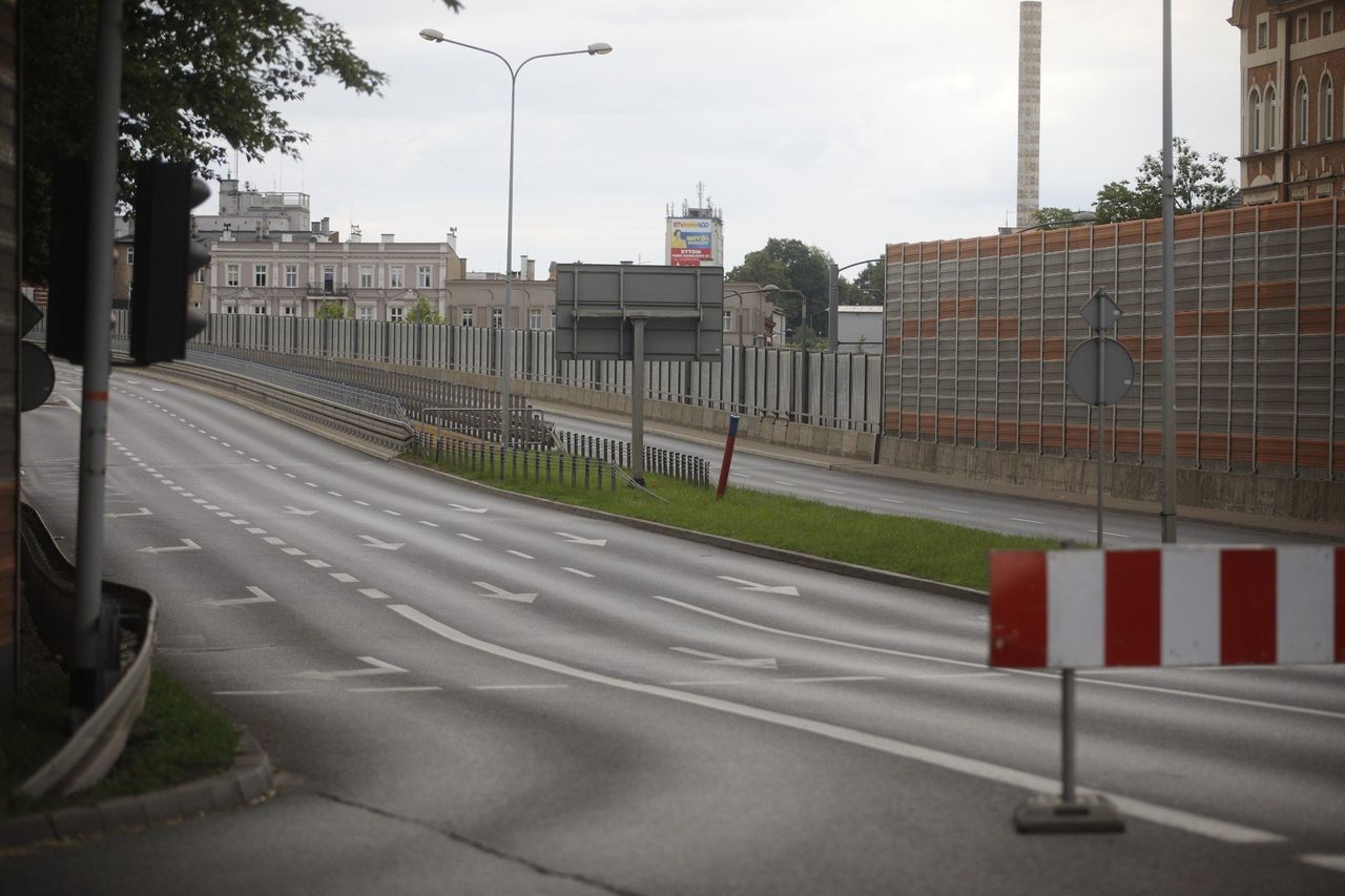 Estakada w Chorzowie w fatalnym stanie. Specjaliści orzekli, że zagraża życiu i zdrowiu kierowców i pieszych. Oto szczegóły ekspertyzy