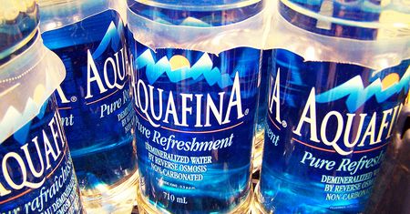 Woda bez gazu w butelce (marki Pepsi) - Aquafina