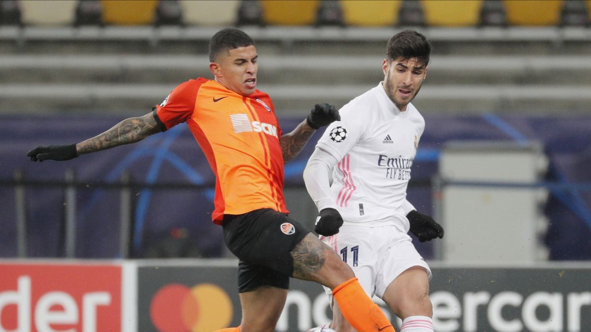 PAP/EPA / Sergey Dolzhenko / Na zdjęciu: Dentinho (z lewej) oraz Marco Asensio