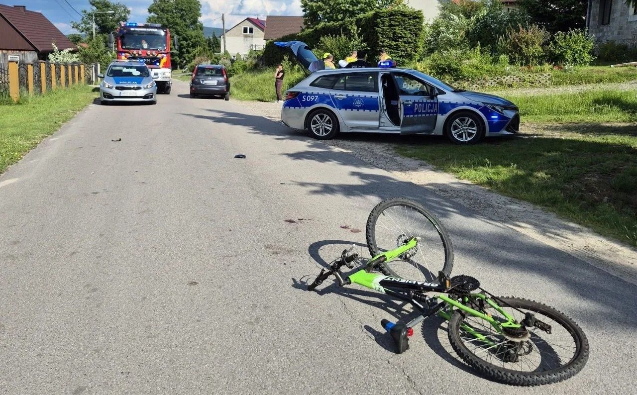 Poważny wypadek w gminie Masłów. Śmigłowiec LPR zabrał nieprzytomnego rowerzystę
