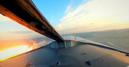 Piloci Su-24M w akcji. Tak wspierają oddziały piechoty na froncie