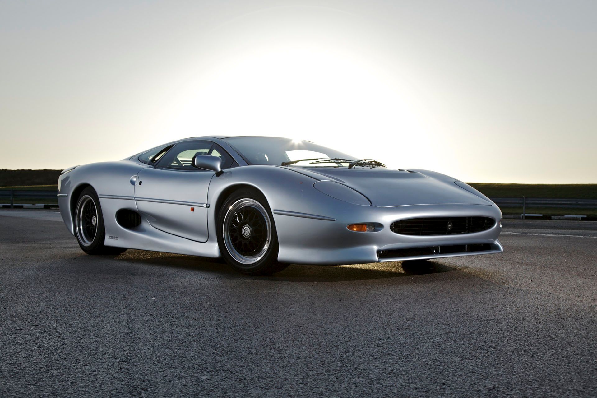 Jaguar XJ220 5