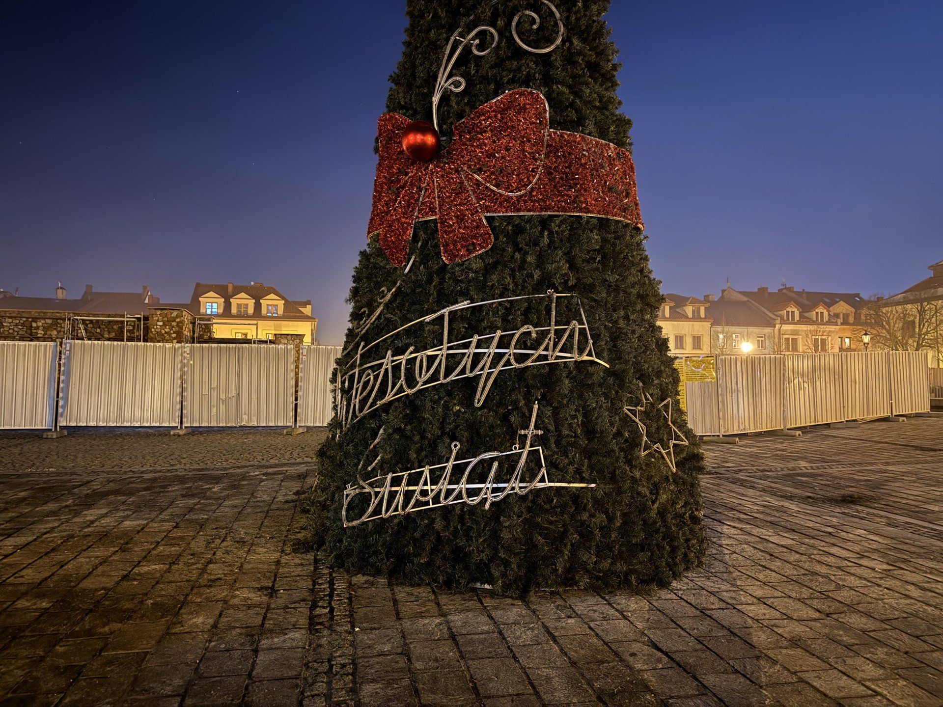Choinka na rynku w Olkuszu już gotowa