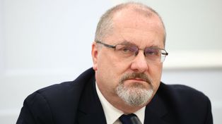 Brał prysznic, pojawił się obcy mężczyzna. Okazało się, że to prokurator