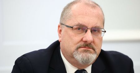 Brał prysznic, pojawił się obcy mężczyzna. Okazało się, że to prokurator