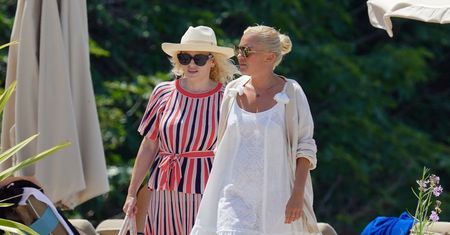 Rebel Wilson całuje się na łodzi z dziewczyną. Tak spędzają urlop