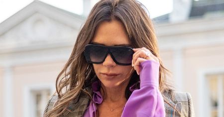 Victoria Beckham kuśtyka O KULACH w szpilkach za 5 tysięcy złotych (FOTO)
