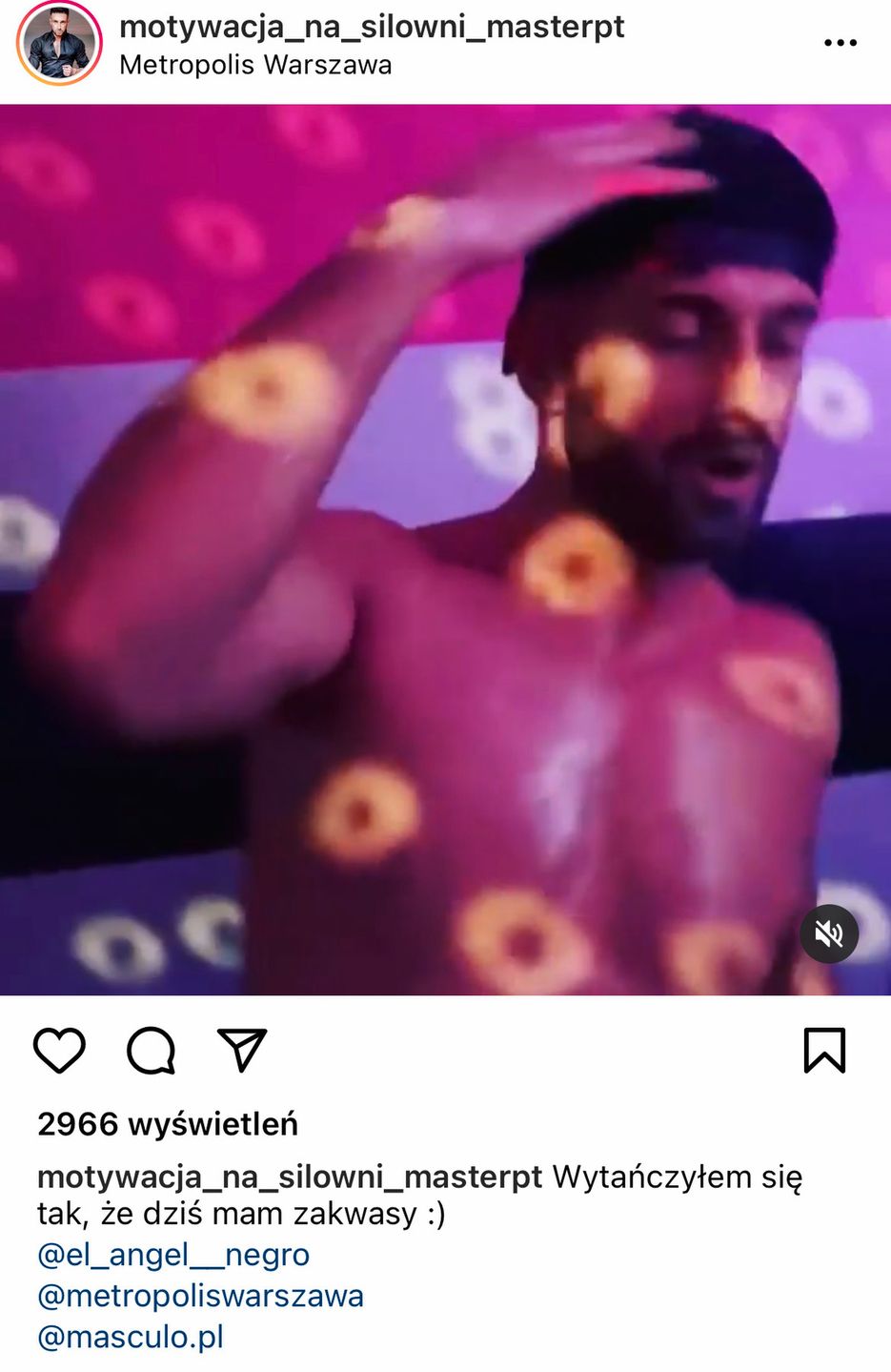 Arek Matuszak podczas występu w klubie LGBT Metropolis