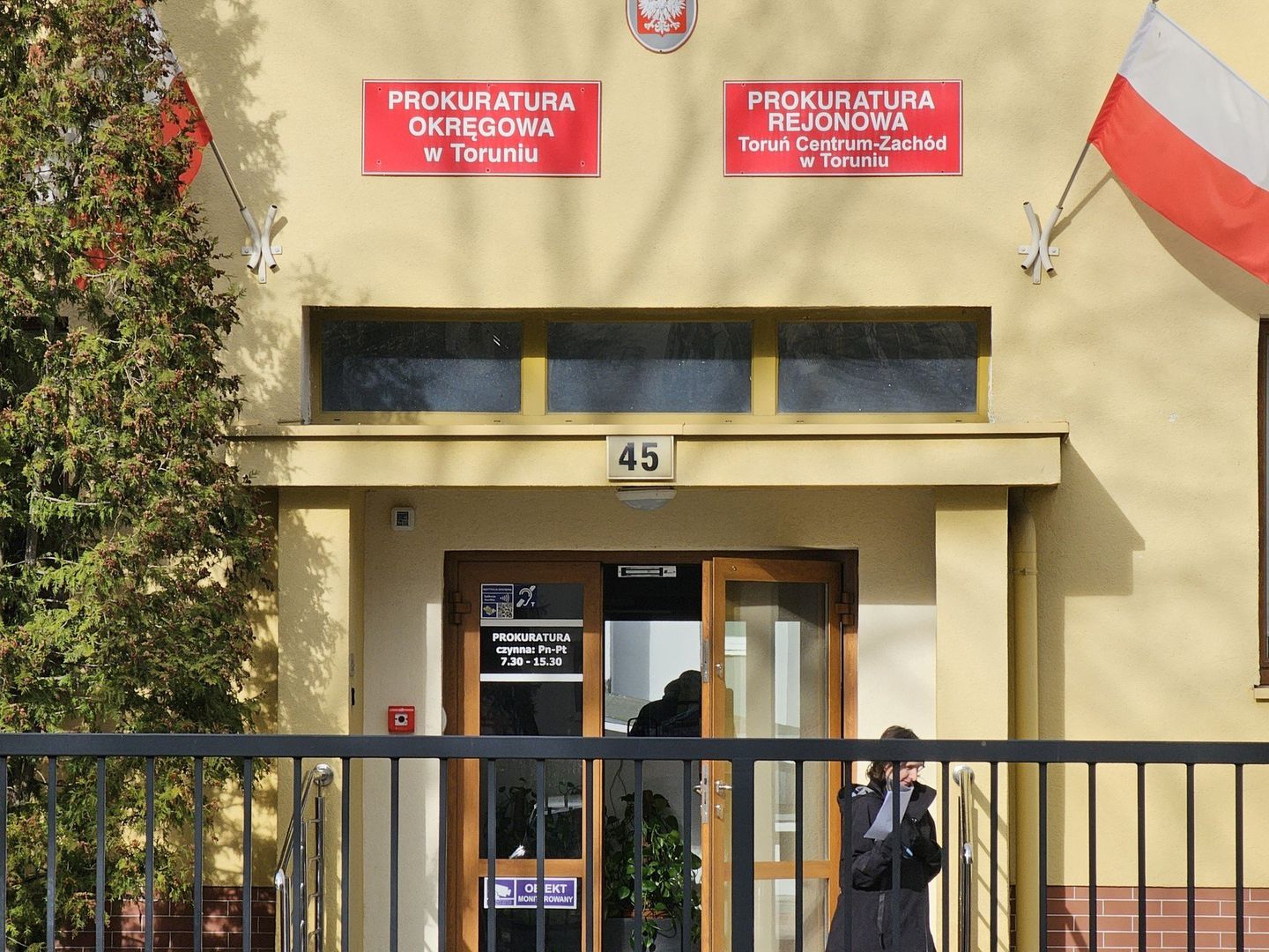 Akt oskarżenia przeciwko 66-letniej emerytce z Torunia za grożenie w sieci Jerzemu Owsiakowi skierowała Prokuratura Rejonowa Toruń Centrum Zachód. Kobieta stanie przed Sadem Rejonowym w Toruniu. Formalnie grozi jej do 3 lat więzienia.