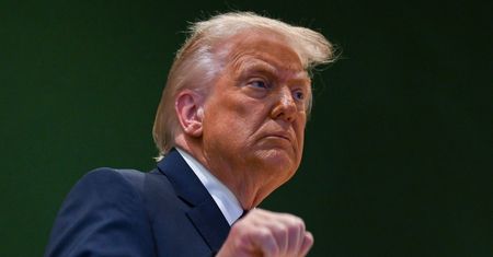 "Wyniszczająca wojna". Znany tygodnik ostrzega przed polityką Trumpa