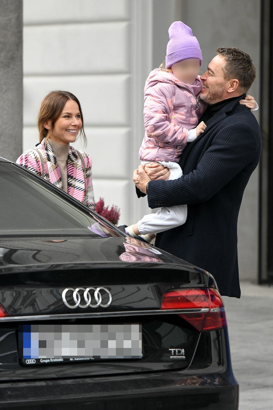 Paulina Sykut-Jeżyna z rodziną na mieście