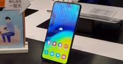 Samsung Galaxy A60 oficjalnie. Ma panel Infinity-O i ekranowy głośnik