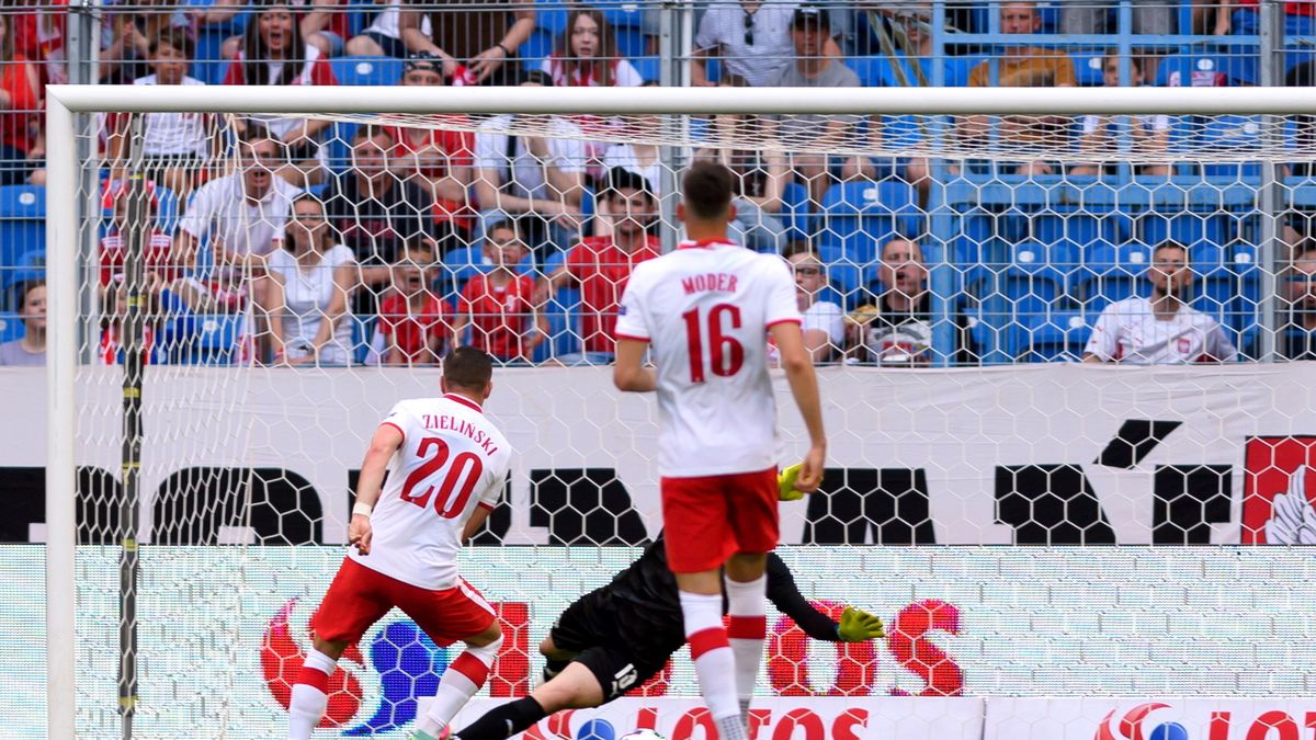 Zdjęcie okładkowe artykułu: PAP / Jakub Kaczmarczyk / Piotr Zieliński strzela wyrównującą bramkę w meczu z Islandią