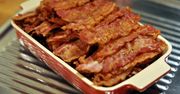 Peklowany bekon smażony na patelni lub pieczony, o obniżonej zawartości sodu