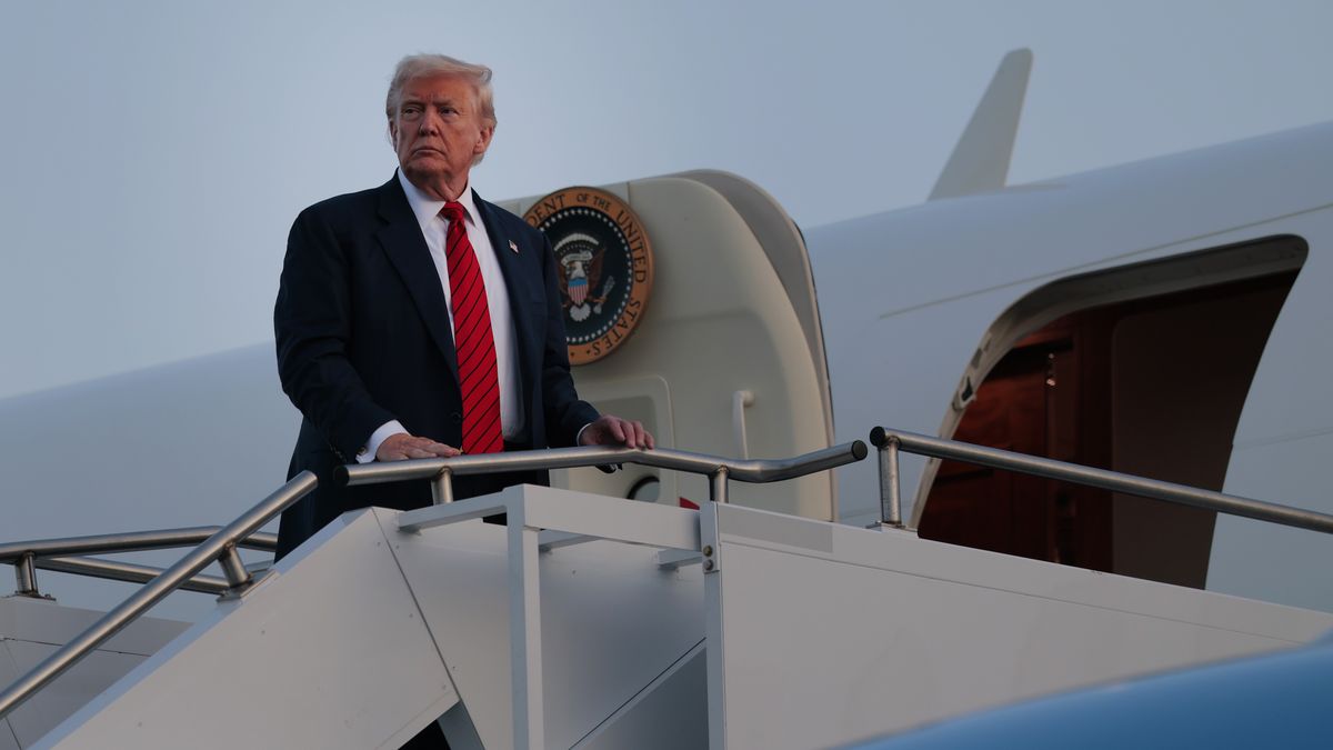 ALLENTOWN, PENNSYLVANIA - AUGUST 03: U.S. President Donald Trump boards Air Force One at the at the Lehigh Valley International Airport on August 03, 2025 in Allentown, Pennsylvania. Trump spent the weekend at his property in Bedminster, New Jersey. (Photo by Anna Moneymaker/Getty Images)
