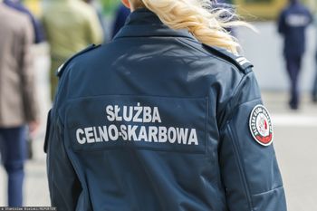 Płacą 7 tys. zł brutto. Rekrutacja jest wieloetapowa