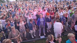 Kraków. Tak bawili się seniorzy na Międzypokoleniówce z Dj Wiką. Energii można im tylko zazdrościć