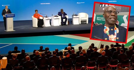 Czekał na Putina. Propaganda Kremla pokazała nagranie z Petersburga