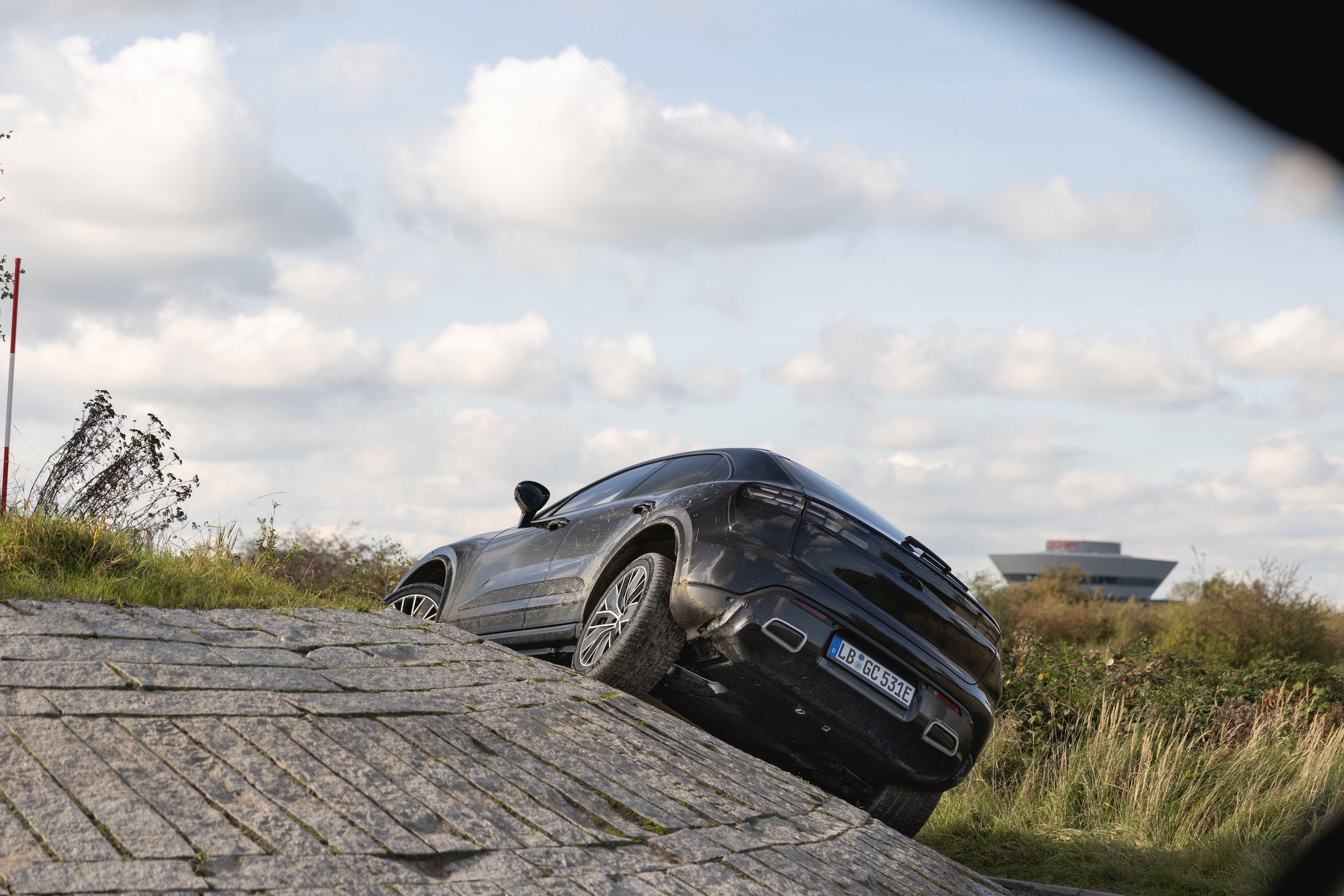 Porsche Macan EV (2024)