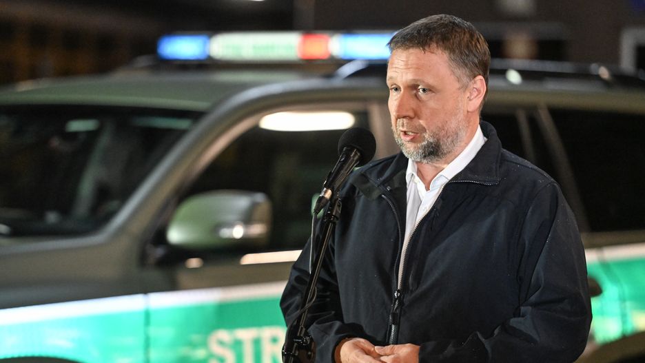 Terespol, 12.09.2025. Minister spraw wewnętrznych i administracji Marcin Kierwiński podczas konferencji prasowej przy polsko-białoruskim przejściu granicznym w Terespolu, w nocy z 11 na 12 bm. Konferencja dotyczyła czasowego zawieszenia ruchu granicznego na przejściach z Białorusią. (amb) PAP/Wojtek Jargiło ***Do tego materiału zdjęciowego dostępna jest również depesza w systemie CSI, pt.: Polska zamknęła do odwołania przejścia graniczne z Białorusią (krótka)***