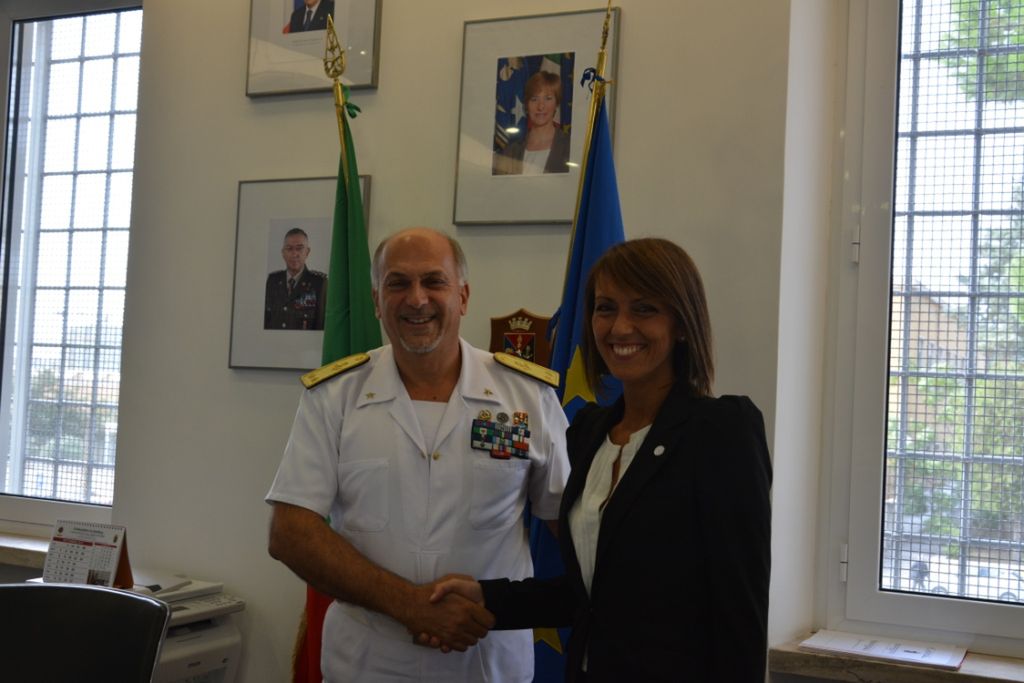 Sonia Montegiove z LibreItalia i kontradmirał Ruggiero Di Biase
