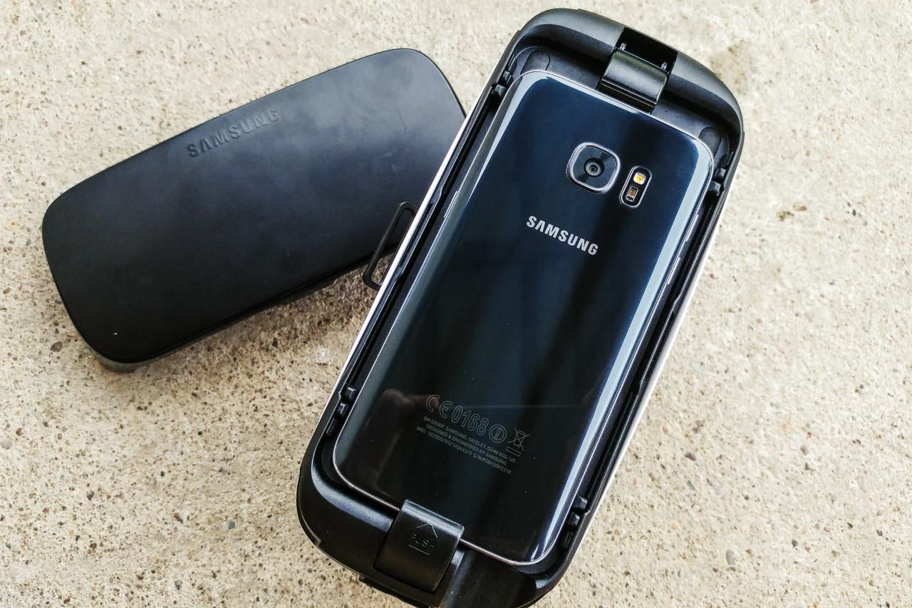 Samsung Gear VR wymagają topowego smartfonu.