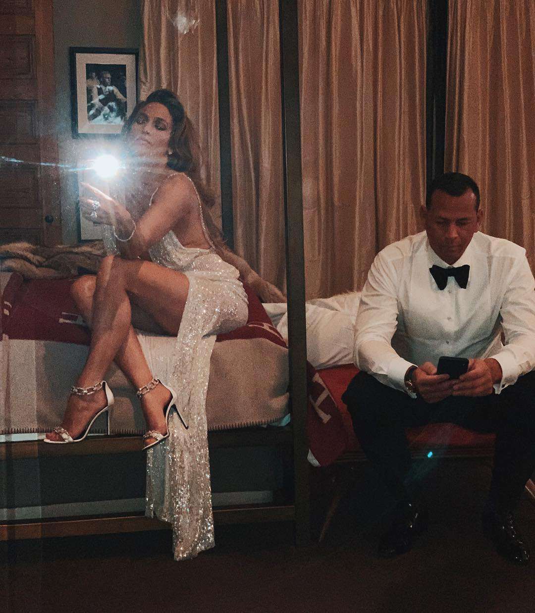 Jennifer Lopez w sypialni po gali Grammy