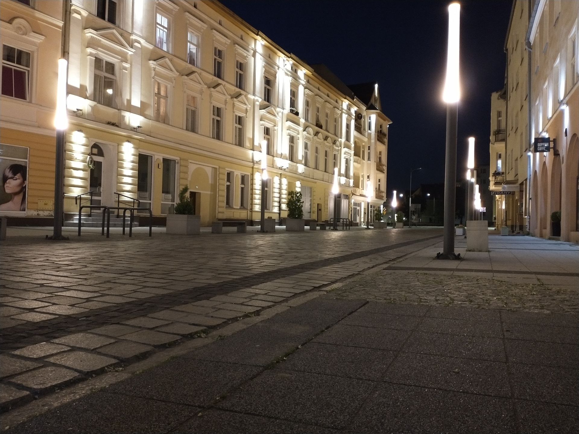 Tak wygląda postęp. Porównałem 10 generacji smartfonów za mniej niż 1000 zł 22