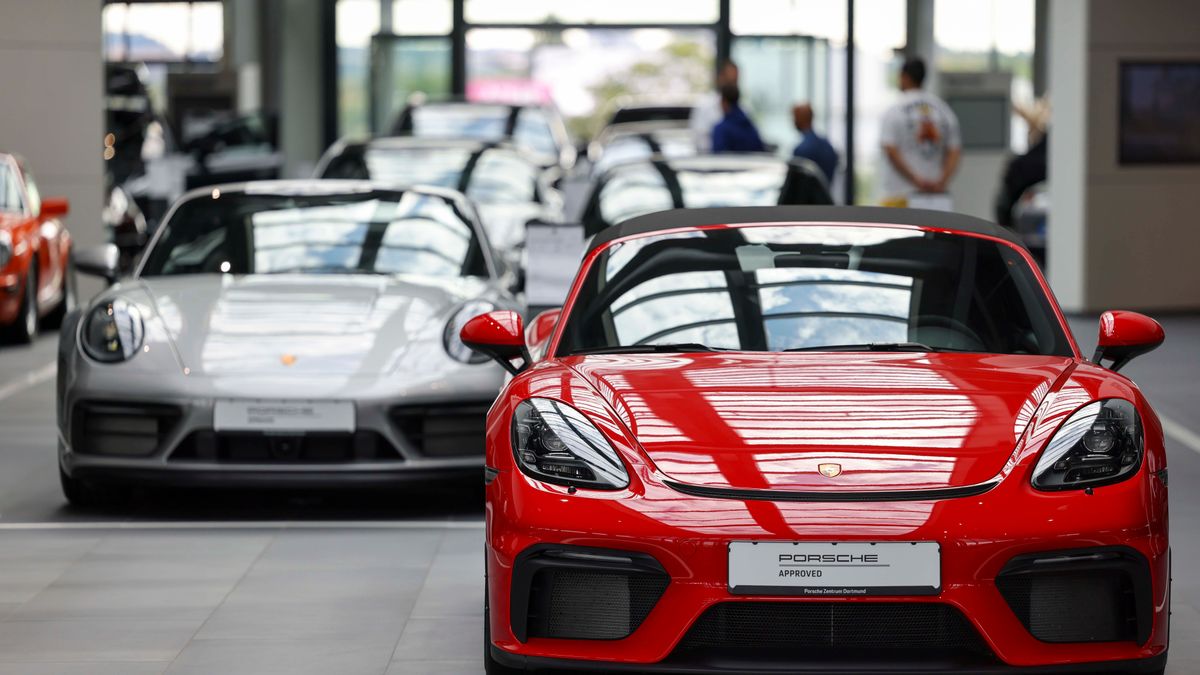 Porsche Center Dortmund Ahead of Volkswagen AG's IPO of Minority Stake in Sports-Car Maker
A Porsche 718 Spyder luxury automobile, right, in the Porsche SE showroom in Dortmund, Germany, on Wednesday, Sept. 7 2022. Volkswagen AG is pushing ahead with its plan to list a minority stake in the Porsche sports-car maker despite gyrating markets, paving the way for what could be one of Europe's biggest initial public offerings. Photographer: Alex Kraus/Bloomberg via Getty Images
Bloomberg
european, auto sales, porsche centre, 911, i.p.o., ipo, german, car sales, porsche center, automobiles, cars, vehicles, stocks, securities, automotive, consumer goods, retail, business news, consumer goods, emea, e.u., eu, industries, euro members, automotive industry, luxury goods, markets
