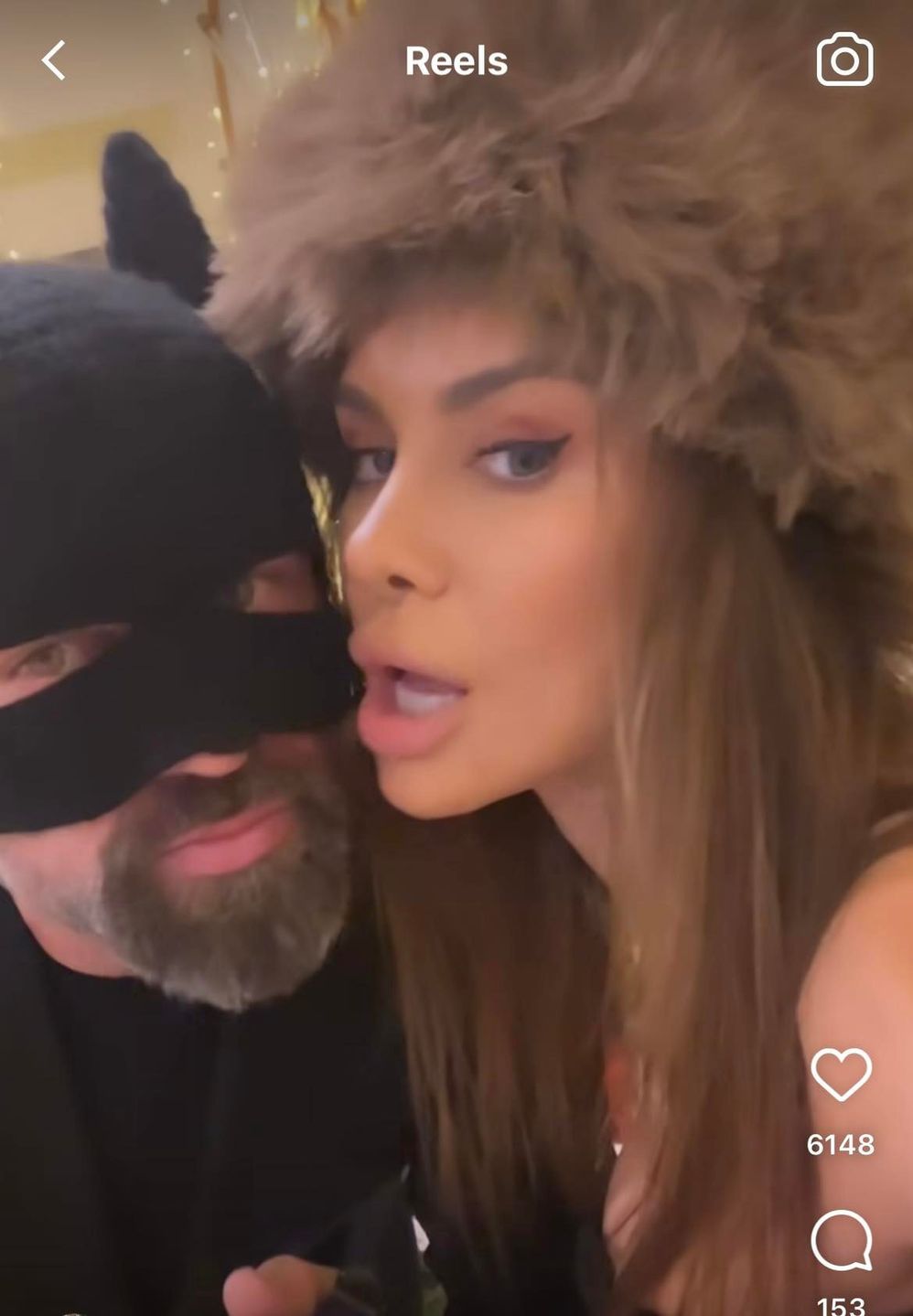 Natalia Siwiec obdarowuje męża namiętnym buziakiem na imprezie wigilijnej