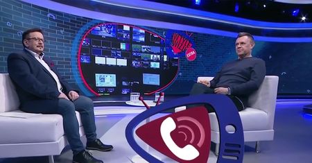 "Oglądaliście Głupi i głupszy?" Widz "wyjaśnił" prowadzących TVP
