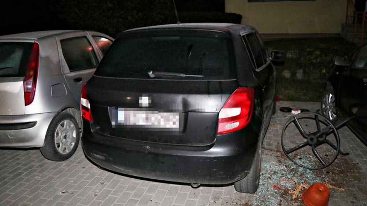 Przedmioty zdemolowały auta