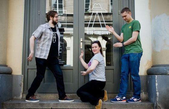 „Klub Komediowy” ze skeczami pięć razy dziennie w TOK FM