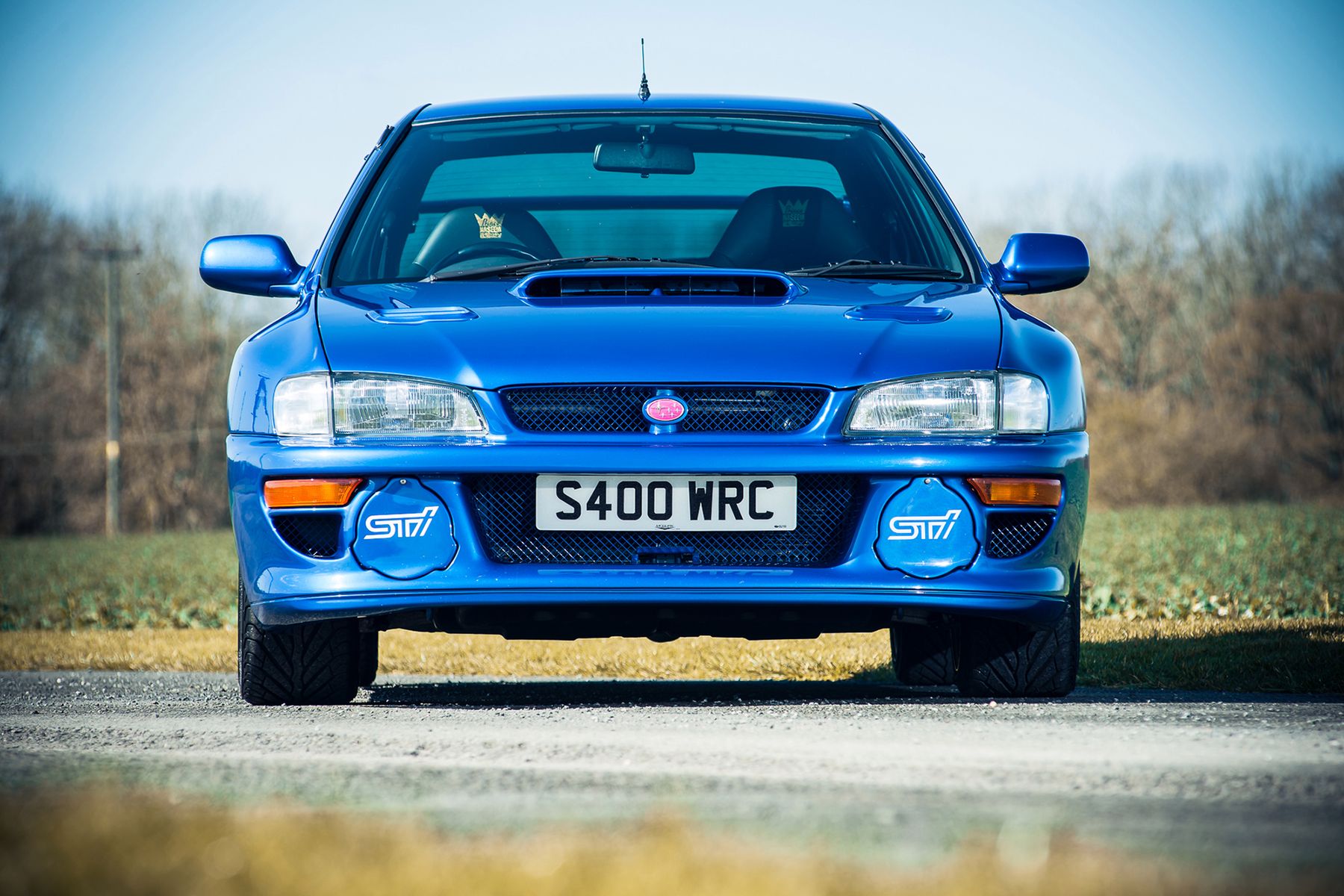 Impreza GC była produkowana w najlepszych latach 90., a dokładnie od 1993 do 2000 roku. Sławę zdobyła wyłącznie dzięki rajdom i głównie dzięki osobie Colina McRae. Nie każdy pamięta, że w zespole Subaru jeździł również Carlos Sainz i Richard Burns gdy zespół Prodrive przygotowujący rajdowe Imprezy świętował podwójne mistrzostwo w 1995 roku. Później także Juha Kankkunen. Warto zaznaczyć, że przez dwa kolejne lata Impreza również zdobywała tytuły, ale wyłącznie w kategorii producentów. Dwa mistrzostwa kierowców przypadły na sezony 2001 i 2003, ale już nie generacji GC.