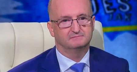 Jego mina? Bezcenna. Kuriozalna sytuacja w programie TVN24