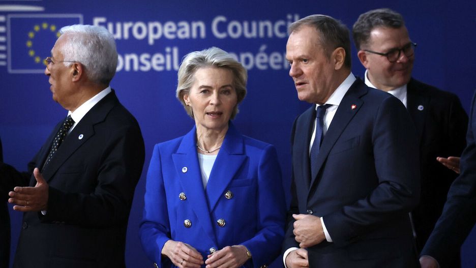 Donald Tusk w BrukseliFrom left, former European Council President Herman Van Rompuy, European Council President Antonio Costa, European Commission President Ursula von der Leyen, Poland's Prime Minister Donald Tusk, Finland's Prime Minister Petteri Orpo and Slovakia's Prime Minister Robert Fico prior to a group photo at an EU summit in Brussels, Thursday, Dec. 19, 2024. (AP Photo/Omar Havana)Omar Havana